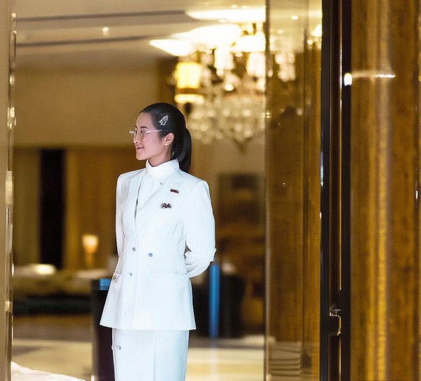 彭蝶飞酒店服务礼仪指南